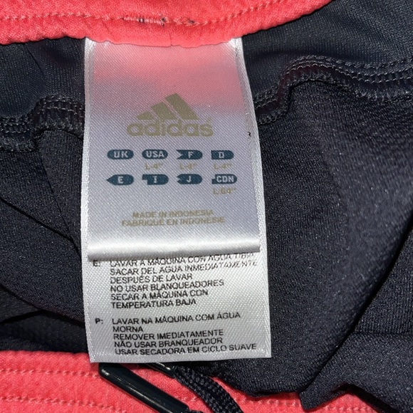 Adidas shorts woman’s size Large - Picture 2 of 2
